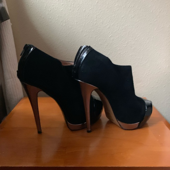Aldo Shoes - Black with a gold heel very cute